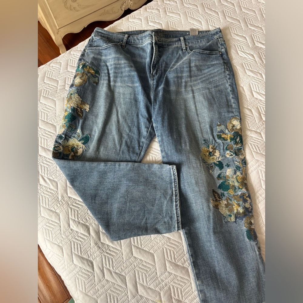 Chico's Light Blue Floral Cropped Jeans